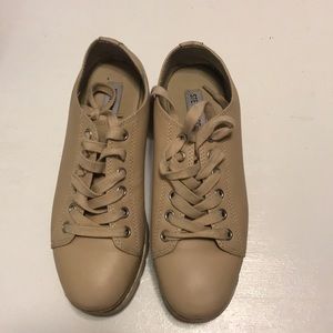 Steve Madden platform